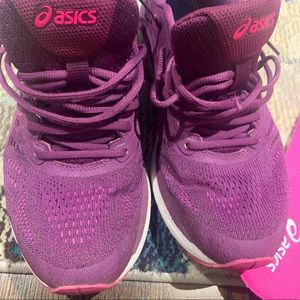 GUC WOMEN’s Asics Gel Kayano 24 size 10 magenta